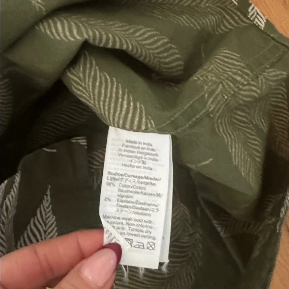 JCREW | Olive Green Leaf Print Button Down | Slim Fit | Size M | Flex Washed